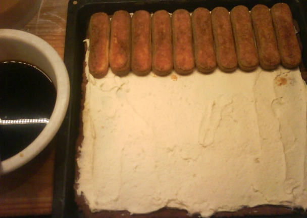 Hnedobiely krémeš s piškótami (fotorecept) - obrázok 5