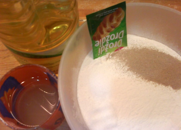 Rýchle a chutné cesto na pizzu bez kysnutia (fotorecept) - obrázok 1