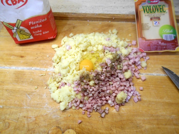 Zemiakové tyčinky so syrom a omáčkou (fotorecept) - obrázok 1