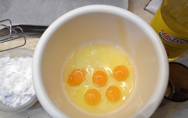 Glazovaný koláč so smotanovou plnkou (fotorecept) - obrázok 1