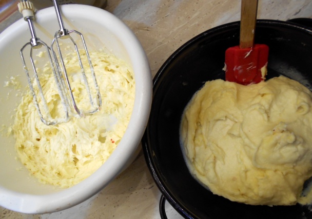 Glazovaný koláč so smotanovou plnkou (fotorecept) - obrázok 5