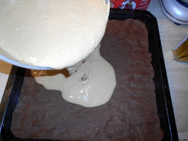 Tvarohovo-kávové rezy so šľahačkou (fotorecept) - obrázok 3
