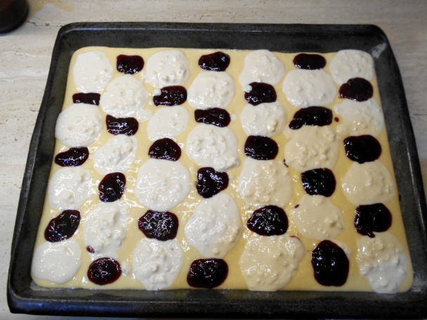 Prepadávaný koláč s tvarohom (fotorecept) - obrázok 3