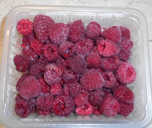 Svieži malinový zákusok s parížskou šľahačkou (fotorecept) - obrázok 3