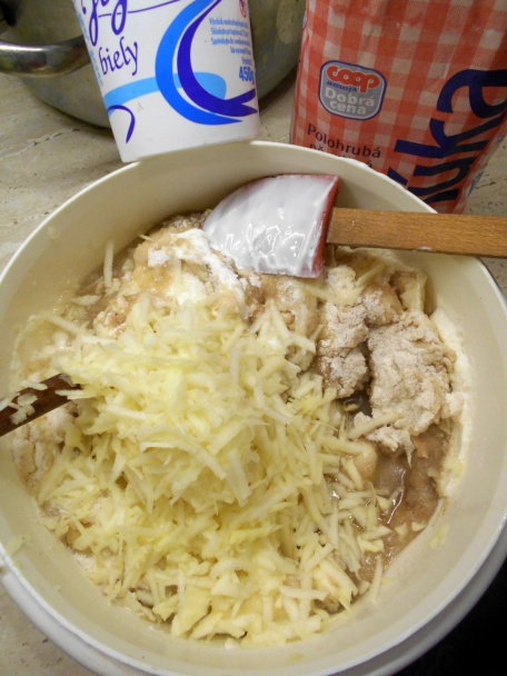 Jogurtovo-jablkový koláč s vôňou perníka (fotorecept) - obrázok 1