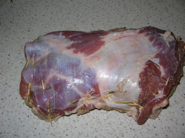 Pečený bôčik s orechovou plnkou - obrázok 5