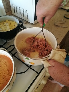 Gulášová polievka trochu vylepšená (fotorecept) - obrázok 3