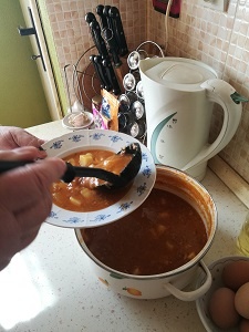 Gulášová polievka trochu vylepšená (fotorecept) - obrázok 5