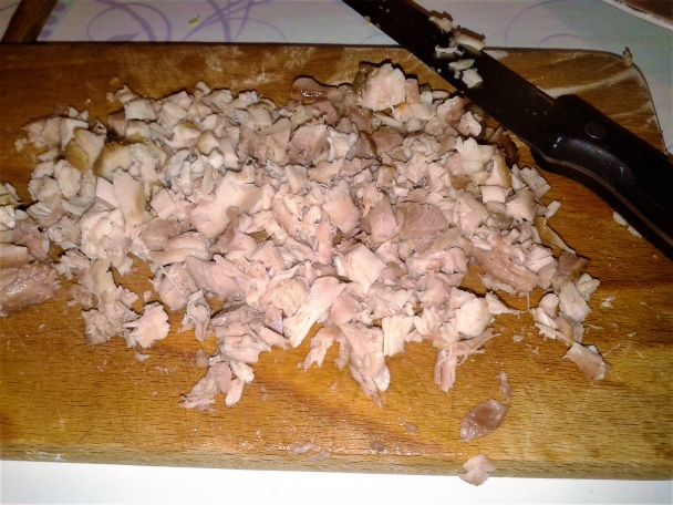 Šalát z pečeného kuracieho mäsa s broskyňou (fotorecept) - obrázok 1