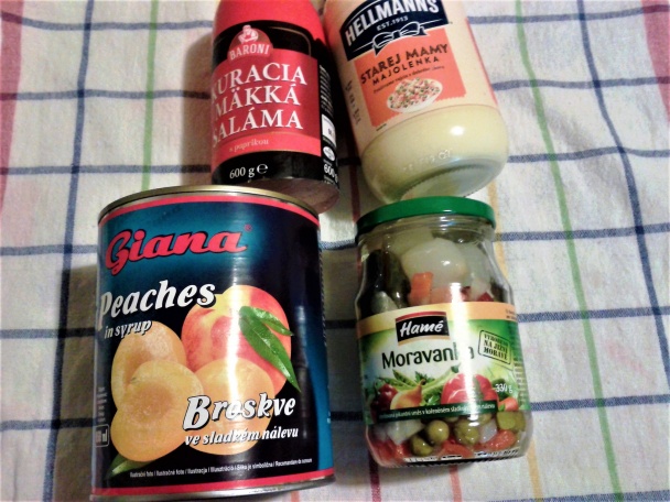 Šalát z pečeného kuracieho mäsa s broskyňou (fotorecept) - obrázok 2