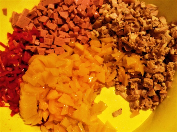 Šalát z pečeného kuracieho mäsa s broskyňou (fotorecept) - obrázok 3