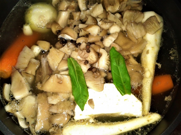 Polievka z daniela s knedličkami a hlivou (fotorecept) - obrázok 3