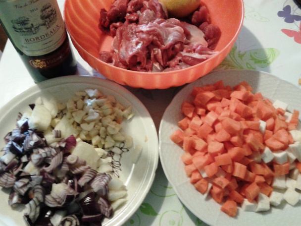 Dusené dolné morčacie stehná s vínovou omáčkou (fotorecept) - obrázok 1