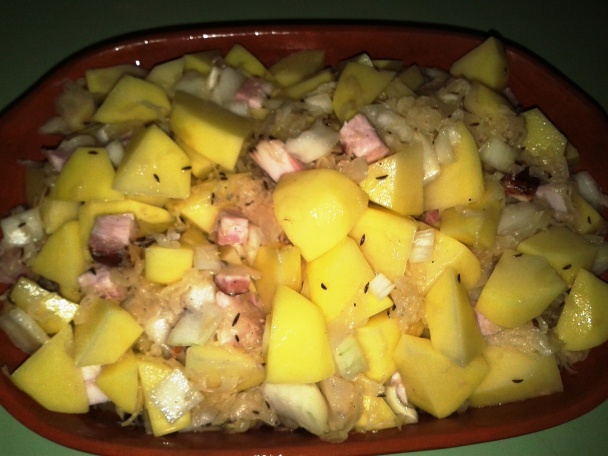 Zemiaky s kyslou kapustou v rímskom hrnci (fotorecept) - obrázok 2