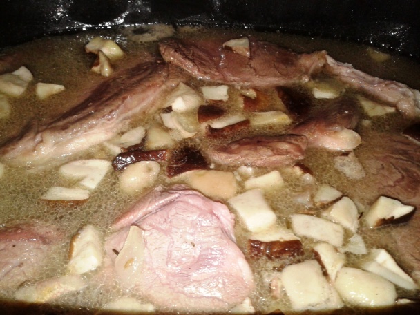 Hovädzia nožina s dubákmi v pomalom hrnci (fotorecept) - obrázok 5