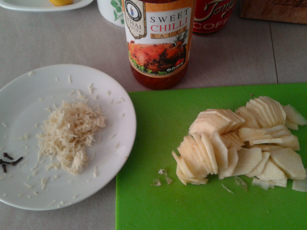 Kuracia pečeň s jablkom a čili omáčkou (fotorecept) - obrázok 1