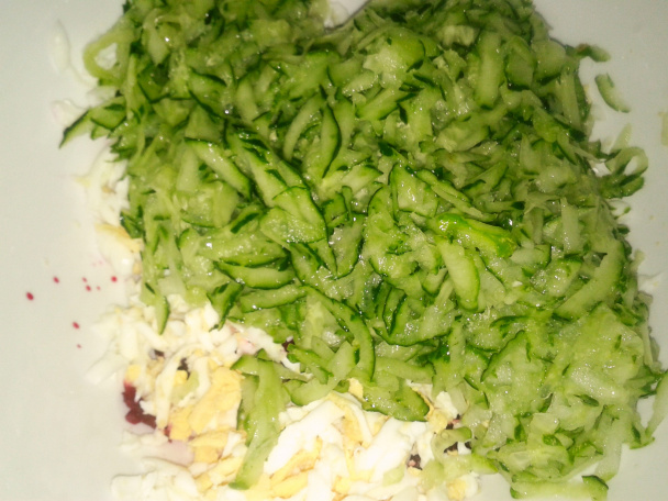 Cviklovo-uhorkový šalát s kyslou smotanou (fotorecept) - obrázok 3