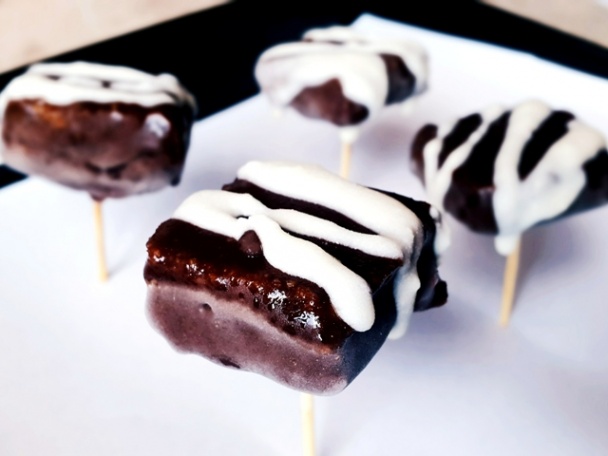 Zmrzlinové kocky poliate v čokoláde - obrázok 5