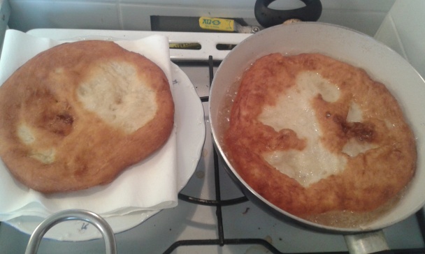 Langoše ako zo stánku (fotorecept) - obrázok 11