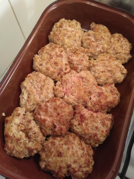 Zapekané fašírky s cibuľovo-šampiňónovou omáčkou - obrázok 1