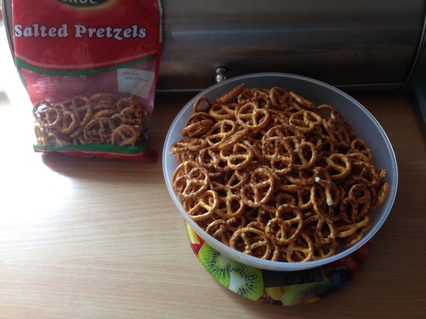 Jahodovo-tvarohový dezert zo slaných praclíkov (fotorecept) - obrázok 1