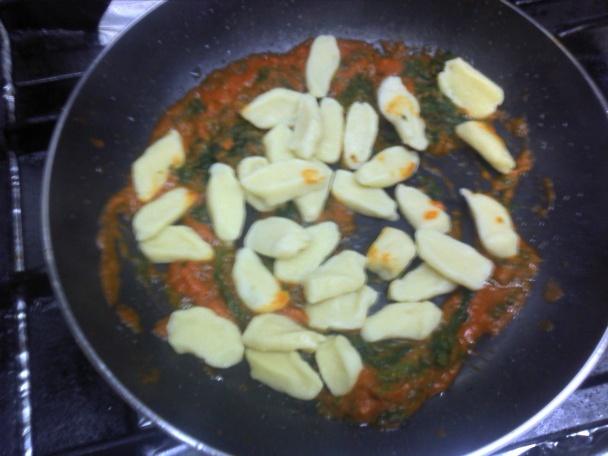 Gnochi s paradajkovo-syrovou omáčkou a s kuracím mäsom - obrázok 2