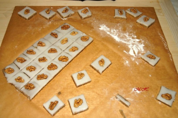 Nepečené ořechové čtverečky s rumovou polevou (fotorecept) - obrázok 4