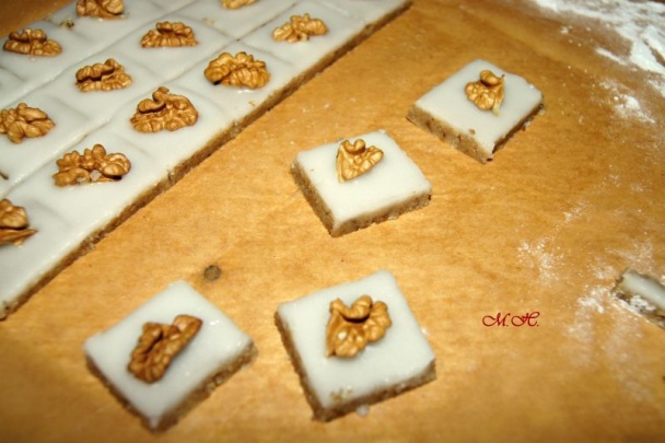 Nepečené ořechové čtverečky s rumovou polevou (fotorecept) - obrázok 5