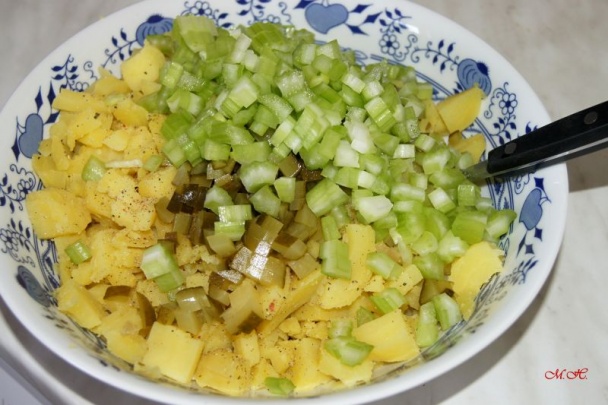 Bramborový salát s řapíkatým celerem HUBNEME DO PLAVEK (fotorecept) - obrázok 2