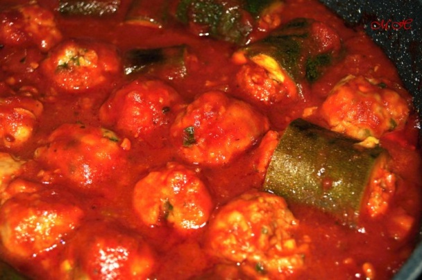Plněné cukety v rajčatové omáčce s těstovinami (fotorecept) - obrázok 6