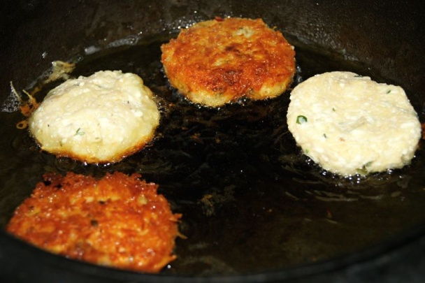 Karbanátky z brambor a balkánského sýra (fotorecept) - obrázok 4