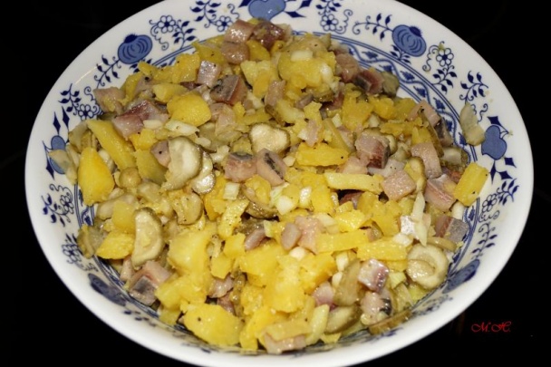 Bramborový salát se slanečky - obrázok 3