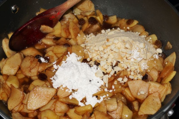 Šťavnatý jablkový koláč z křehkého těsta (fotorecept) - obrázok 2