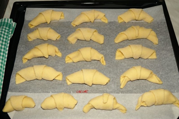 Jemné rohlíčky plněné vanilkovým pudinkem (fotorecept) - obrázok 8