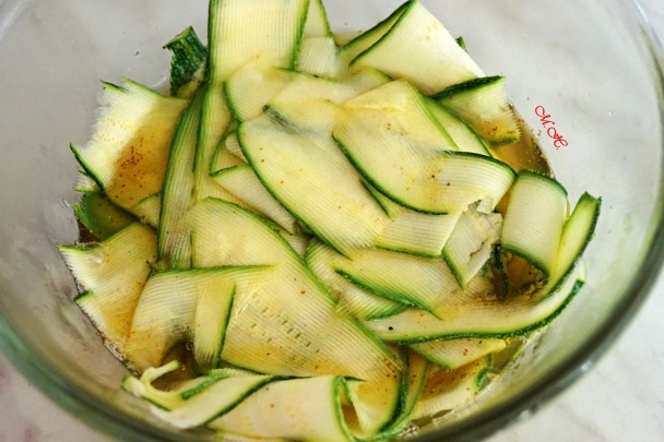 Pikantní, křupavý a rychle připravený salát z mladých cuket (fotorecept) - obrázok 3