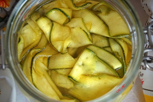 Pikantní, křupavý a rychle připravený salát z mladých cuket (fotorecept) - obrázok 5