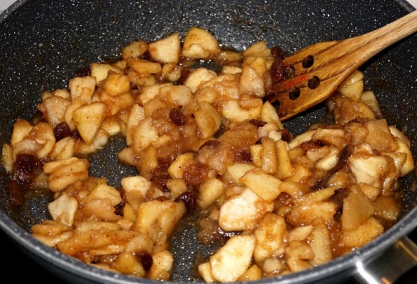 Krupicová kaše s karamelizovanými jablíčky podle receptu mojí babičky (fotorecept) - obrázok 1