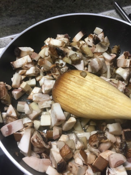 Losos s pečenou tekvicou, hubovým kuskusom a paradajkovým špenátom (fotorecept) - obrázok 1