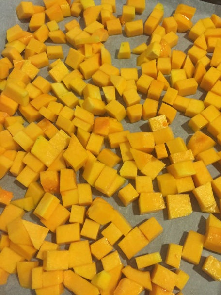 Losos s pečenou tekvicou, hubovým kuskusom a paradajkovým špenátom (fotorecept) - obrázok 2