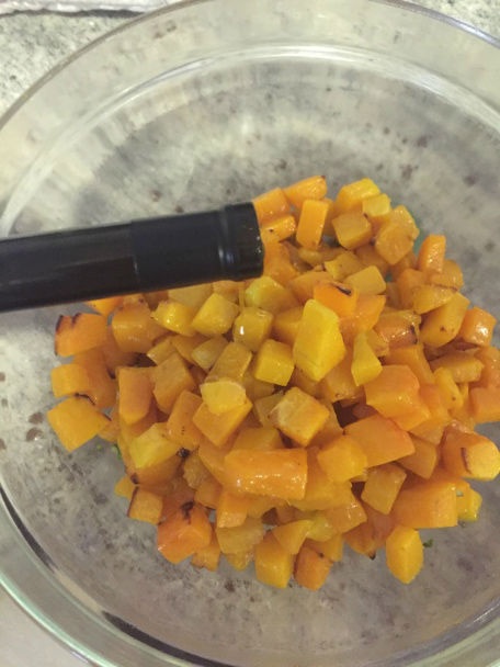 Losos s pečenou tekvicou, hubovým kuskusom a paradajkovým špenátom (fotorecept) - obrázok 4