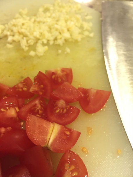 Losos s pečenou tekvicou, hubovým kuskusom a paradajkovým špenátom (fotorecept) - obrázok 5