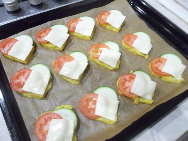 Pečené karfiolovo-zemiakové srdiečka so syrom a zeleninou (fotorecept) - obrázok 2