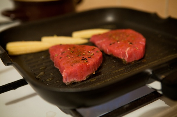Hovädzí steak so špargľou a grilovanou zeleninkou - obrázok 2