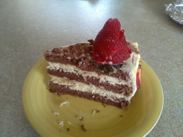 Vanilková torta s jahodami - obrázok 6