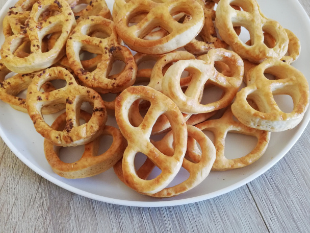 Chrumkavé slané praclíky (fotorecept) - obrázok 4