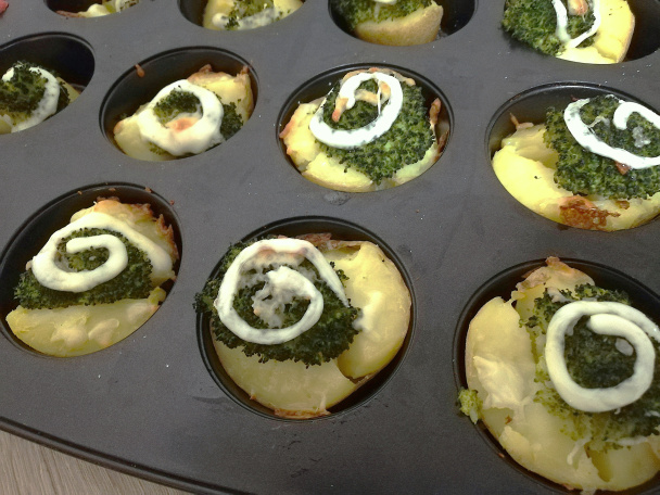 Zapekané zemiaky s brokolicou a pareným syrom (fotorecept) - obrázok 6