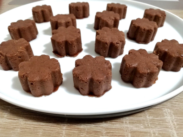 Kokosové bonbóny s vlašskými orechmi a čokoládou (fotorecept) - obrázok 3