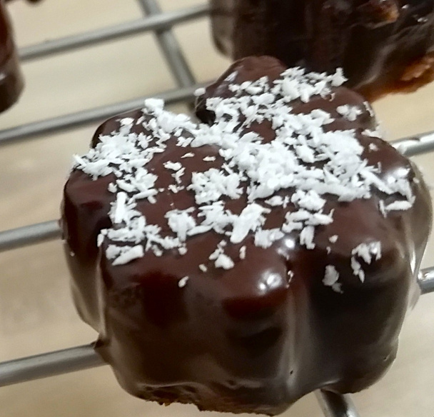 Kokosové bonbóny s vlašskými orechmi a čokoládou (fotorecept) - obrázok 4