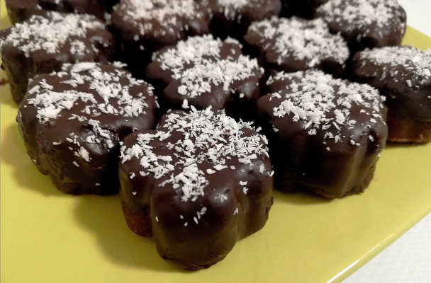 Kokosové bonbóny s vlašskými orechmi a čokoládou (fotorecept) - obrázok 5