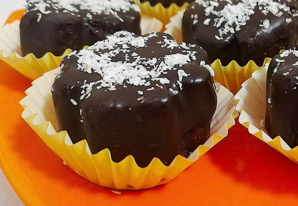 Kokosové bonbóny s vlašskými orechmi a čokoládou (fotorecept) - obrázok 6